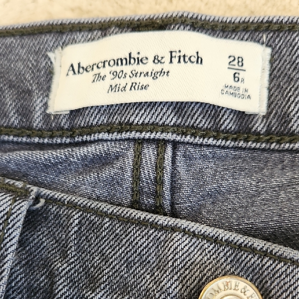 Classic High-Rise Straight-Leg Women's Jeans in Washed Black - Picture 3 of 3